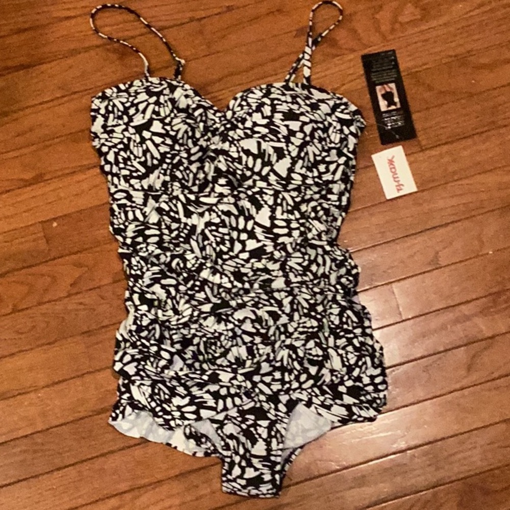 Stylish Black and White One-Piece Swimsuit